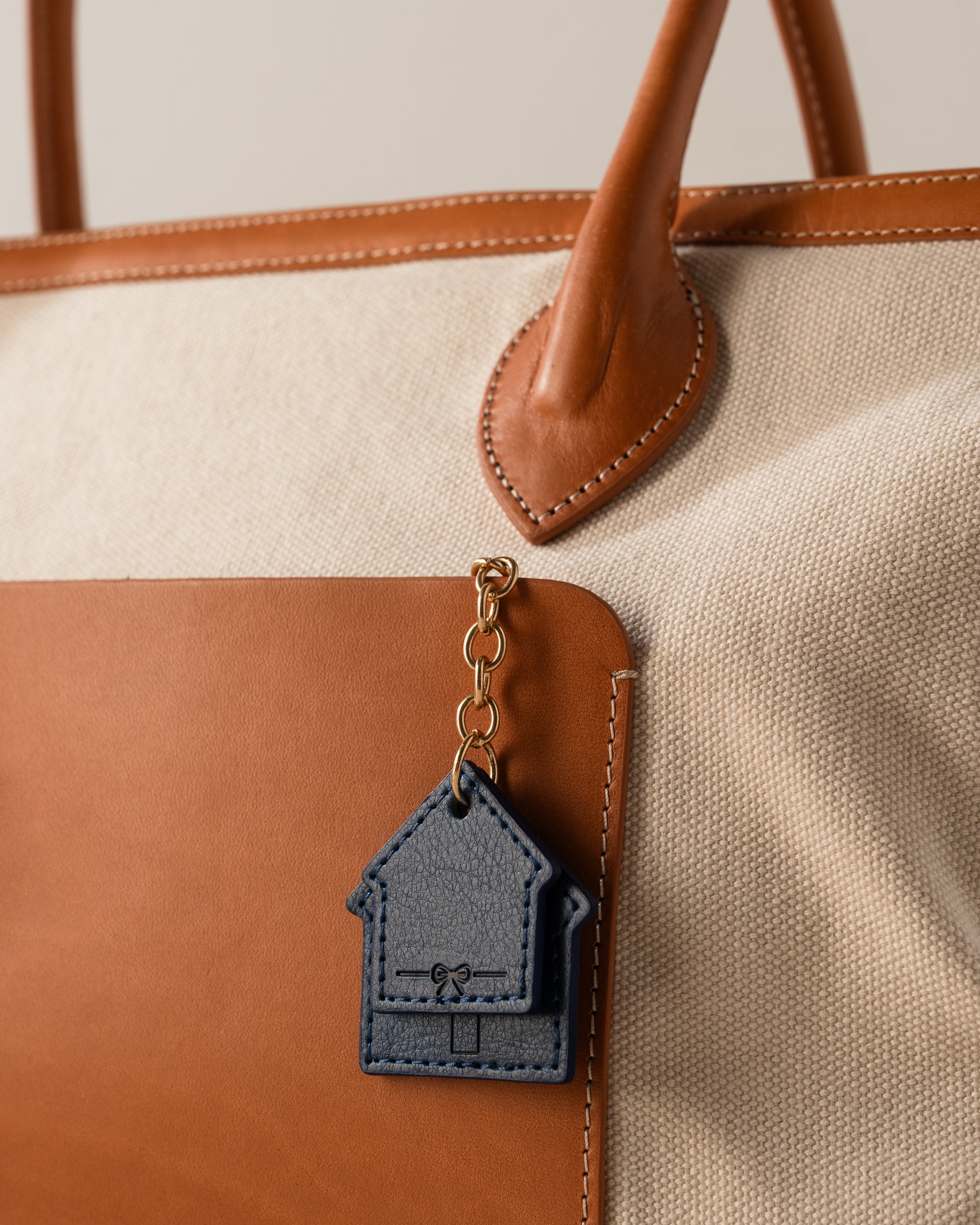 Keychain shaped like a house