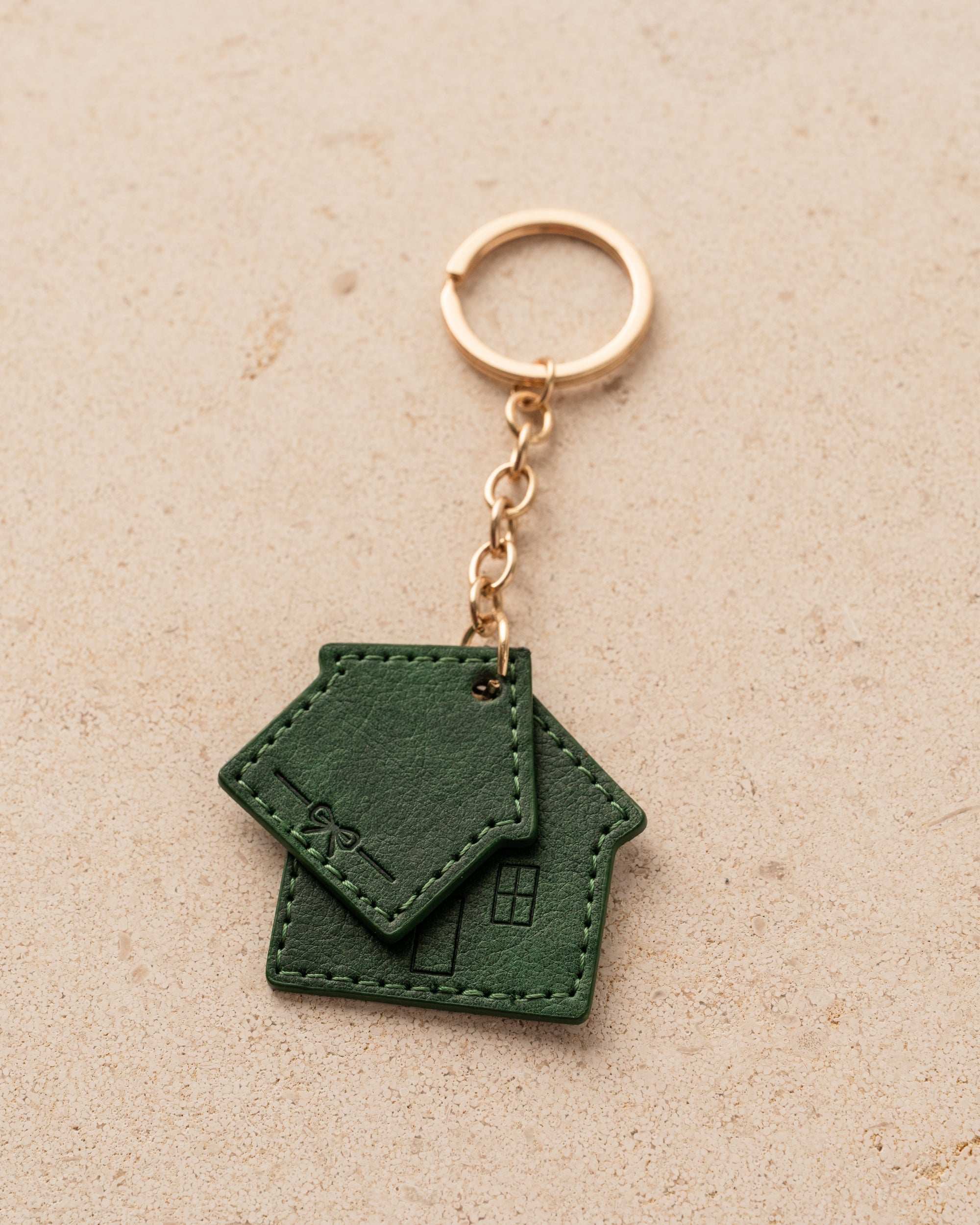 Green house-shaped keychain 
